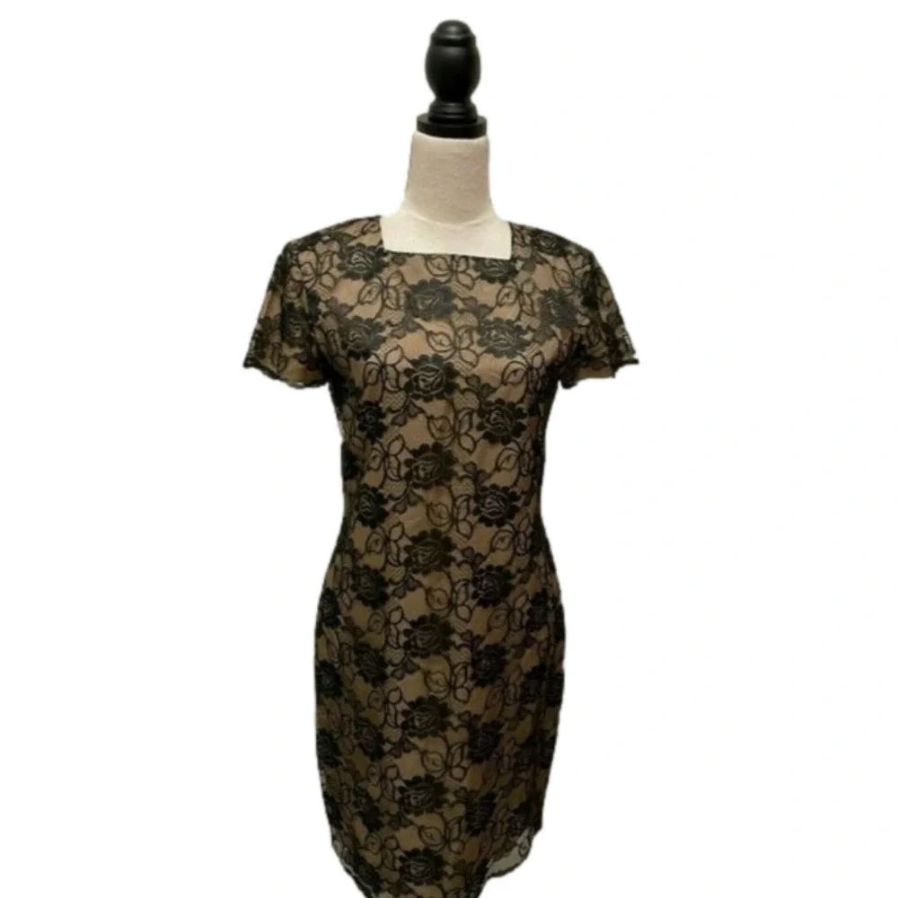 Women's Elizabeth Wayman New York Black Lace Shift Dress Tan Lining Size 6 - Picture 1 of 7